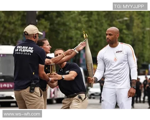 德雷森:因为巴黎警方的约束令,拜仁球迷被困在收费站几小时 德雷森:因为巴黎警方的约束令,拜仁球迷被困在收费站几小时